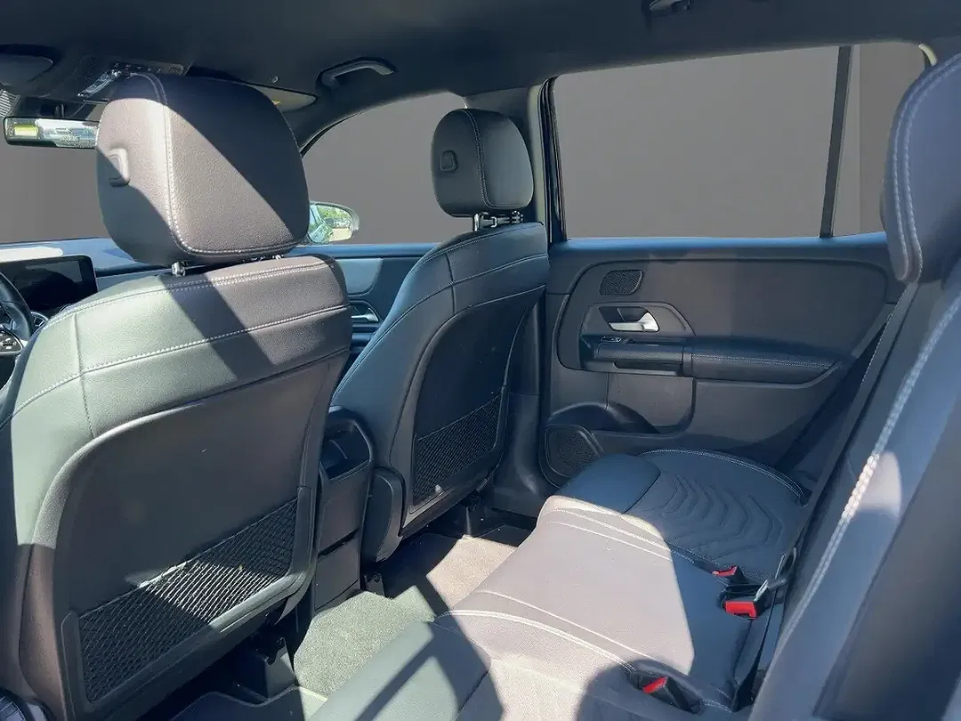 Mercedes-Benz GLB 200 - Thumbnail 7