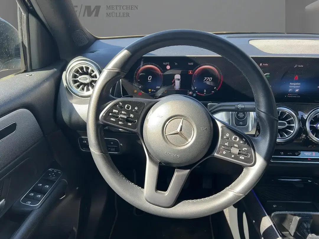 Mercedes-Benz GLB 200 - Thumbnail 9