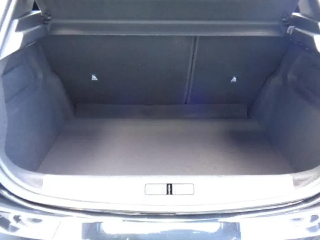 Peugeot 208 - Thumbnail 10