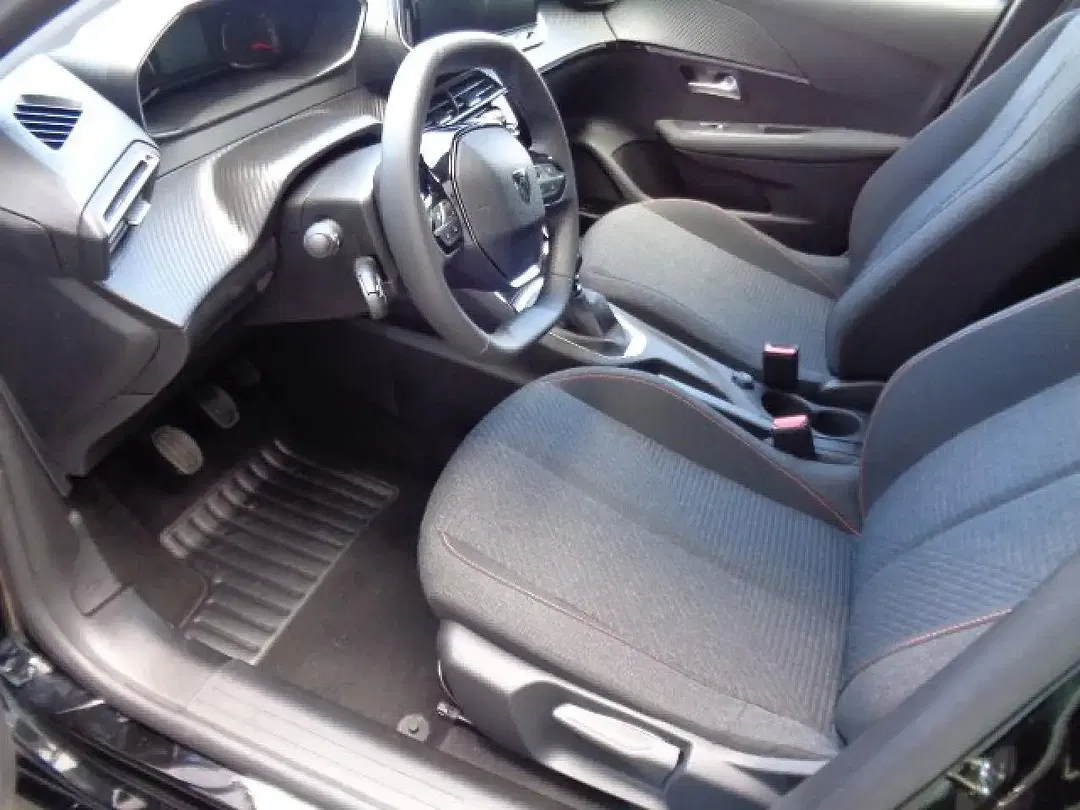 Peugeot 208 - Thumbnail 11