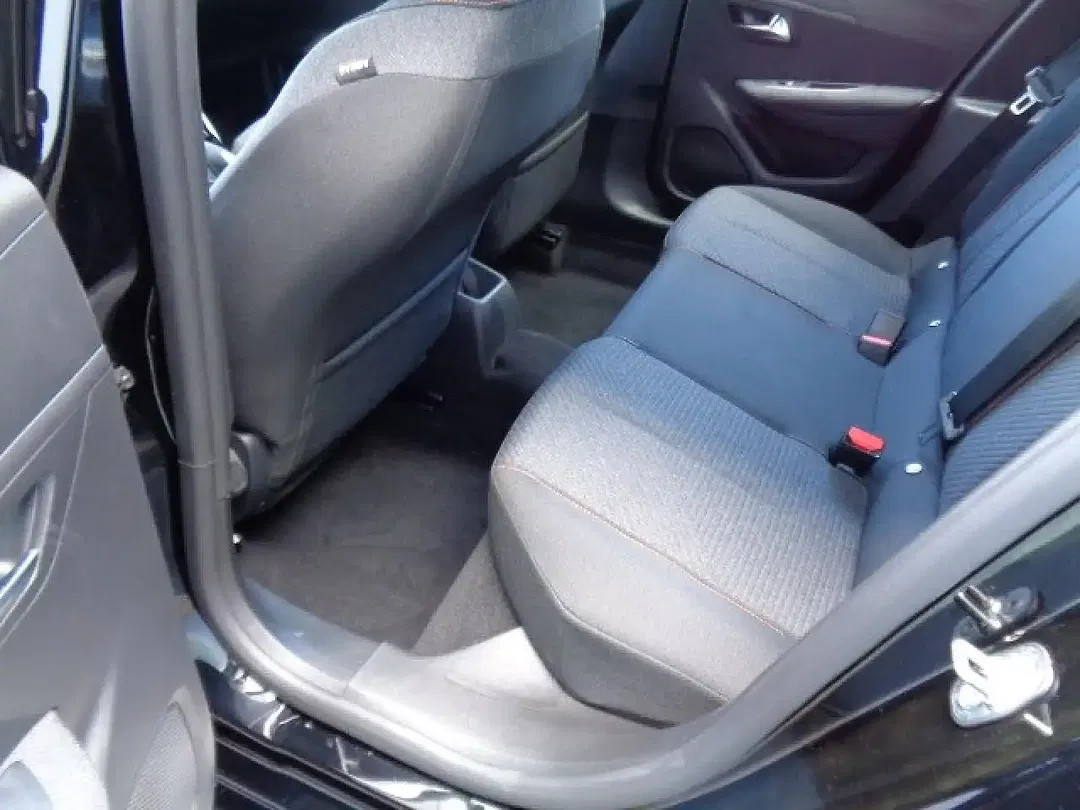 Peugeot 208 - Thumbnail 9