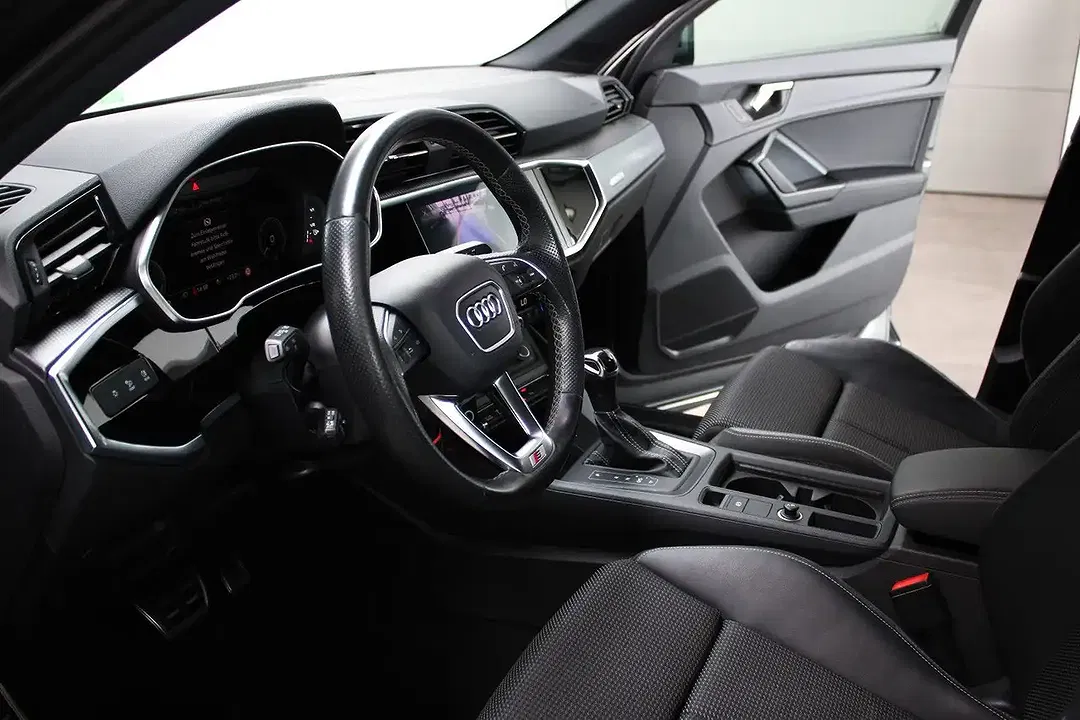 Audi Q3 - Thumbnail 2