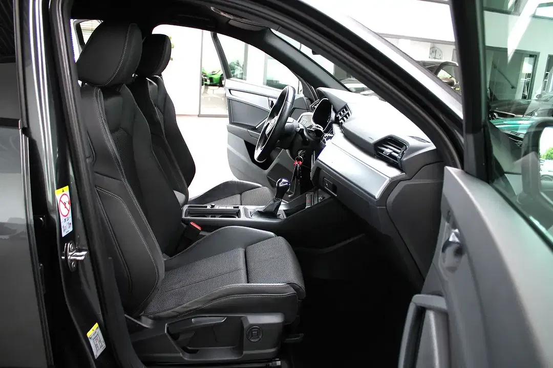 Audi Q3 - Thumbnail 8