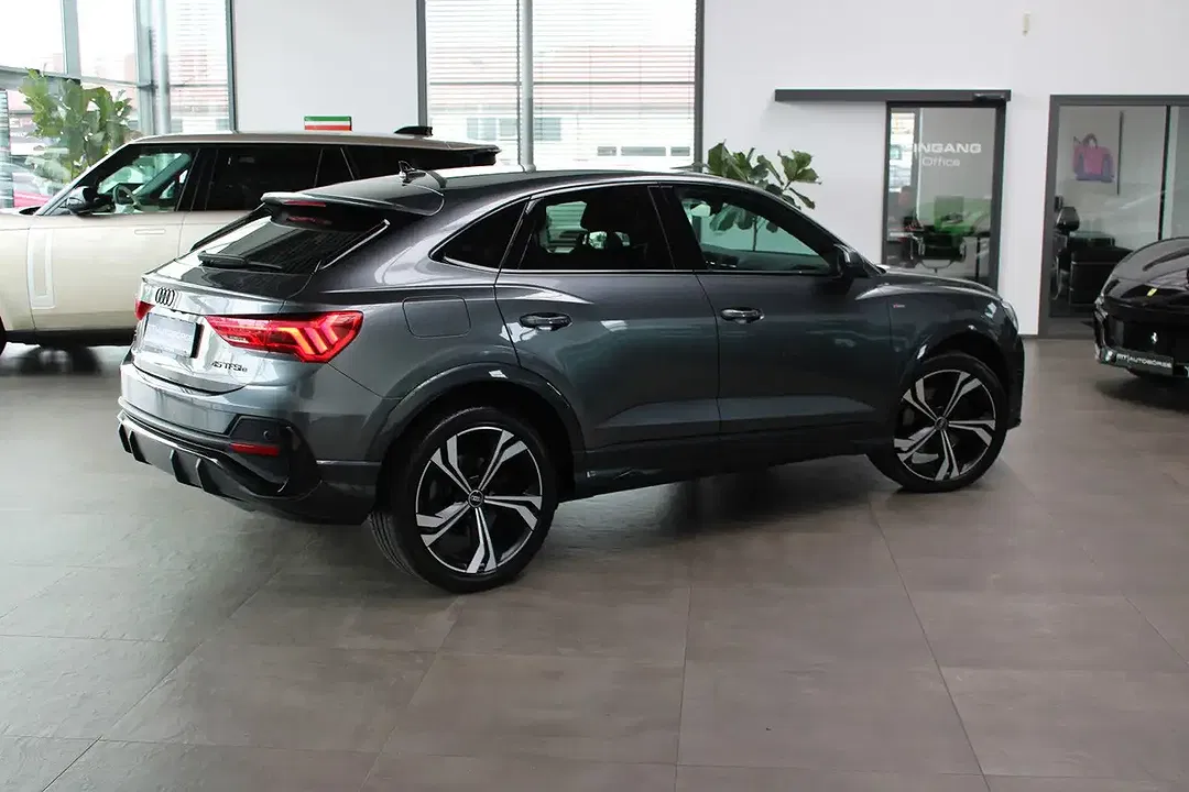 Audi Q3 - Thumbnail 9