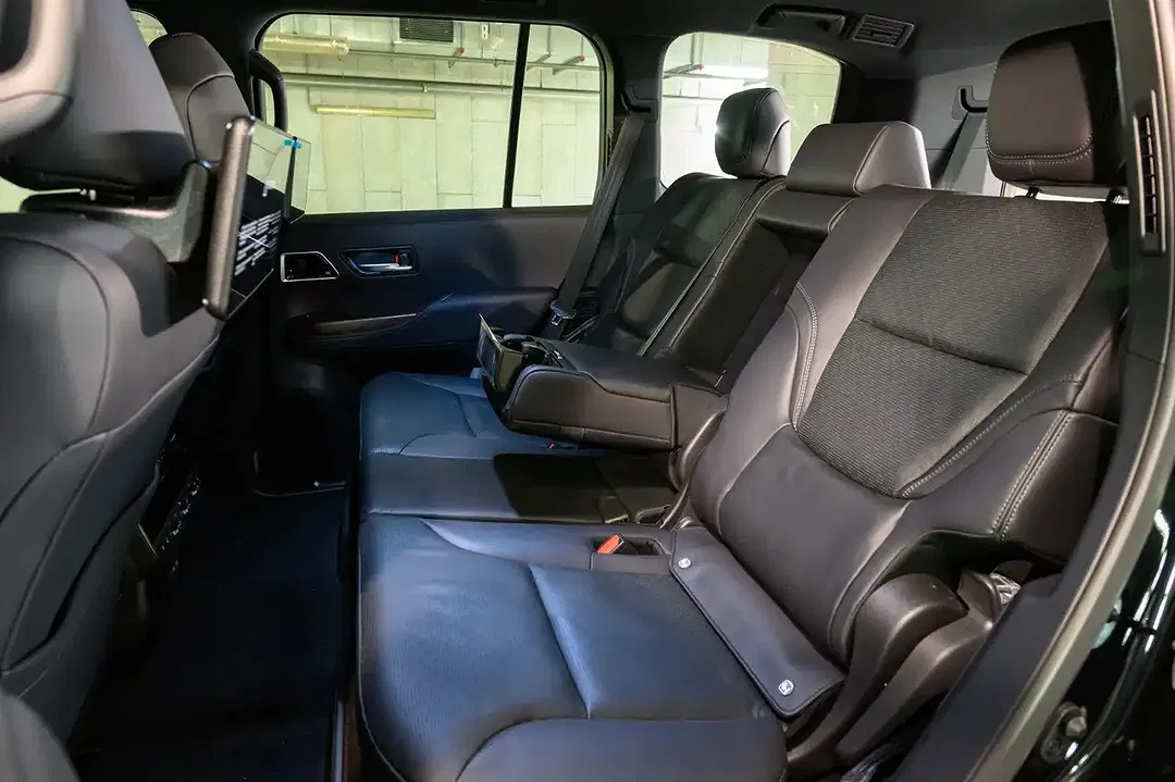 Toyota Land Cruiser - Thumbnail 10