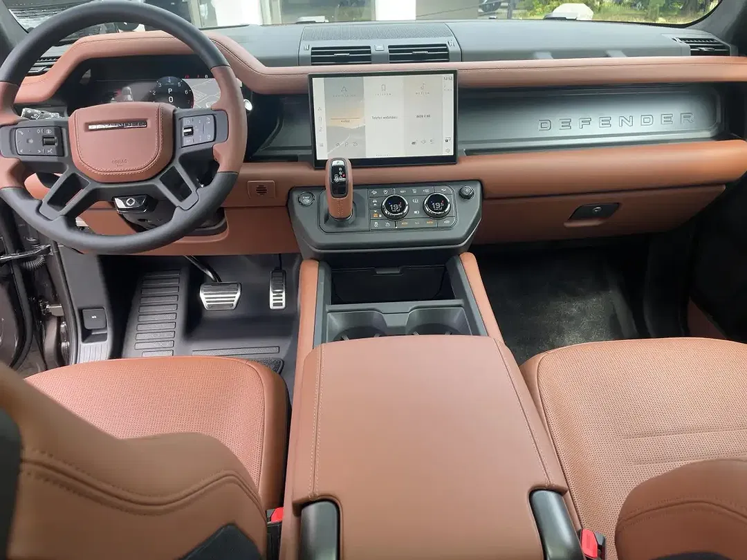 Land Rover Defender - Thumbnail 10