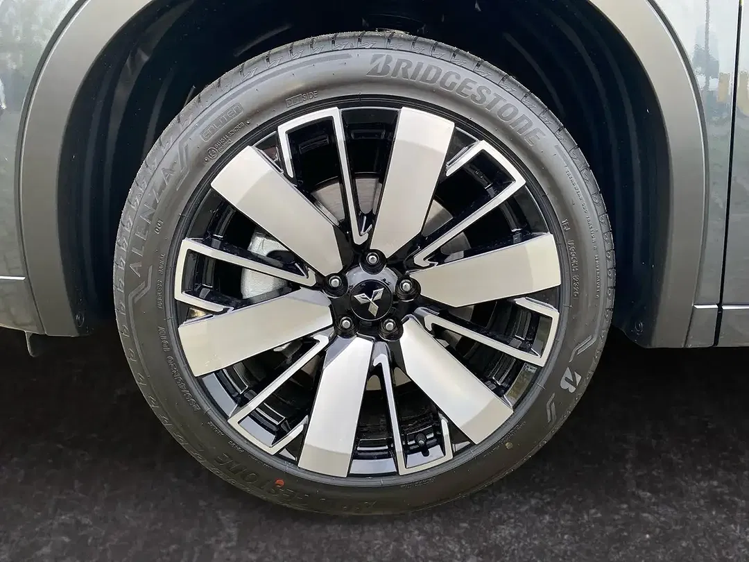 Mitsubishi Outlander - Thumbnail 15