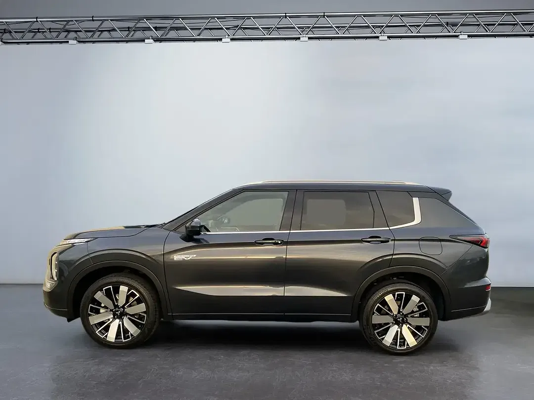 Mitsubishi Outlander - Thumbnail 3