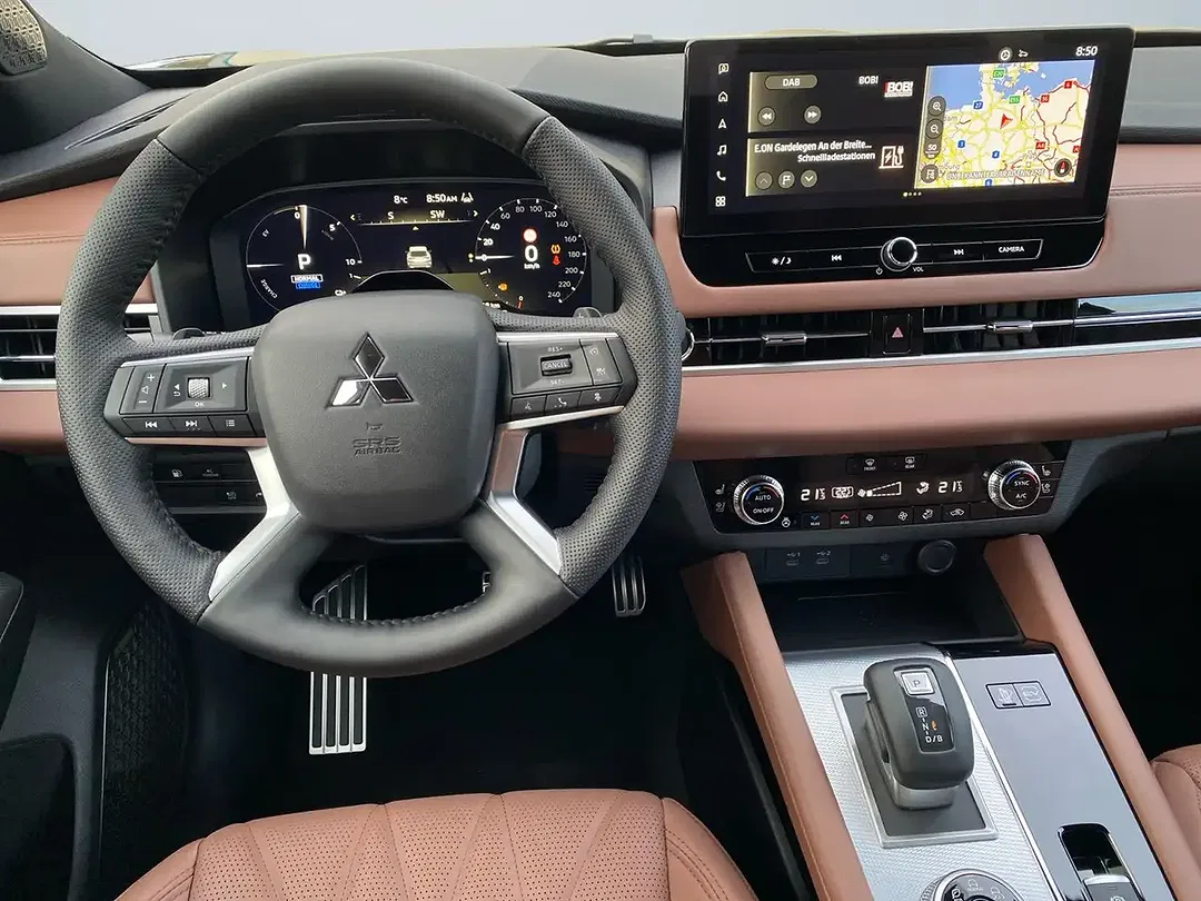 Mitsubishi Outlander - Thumbnail 8