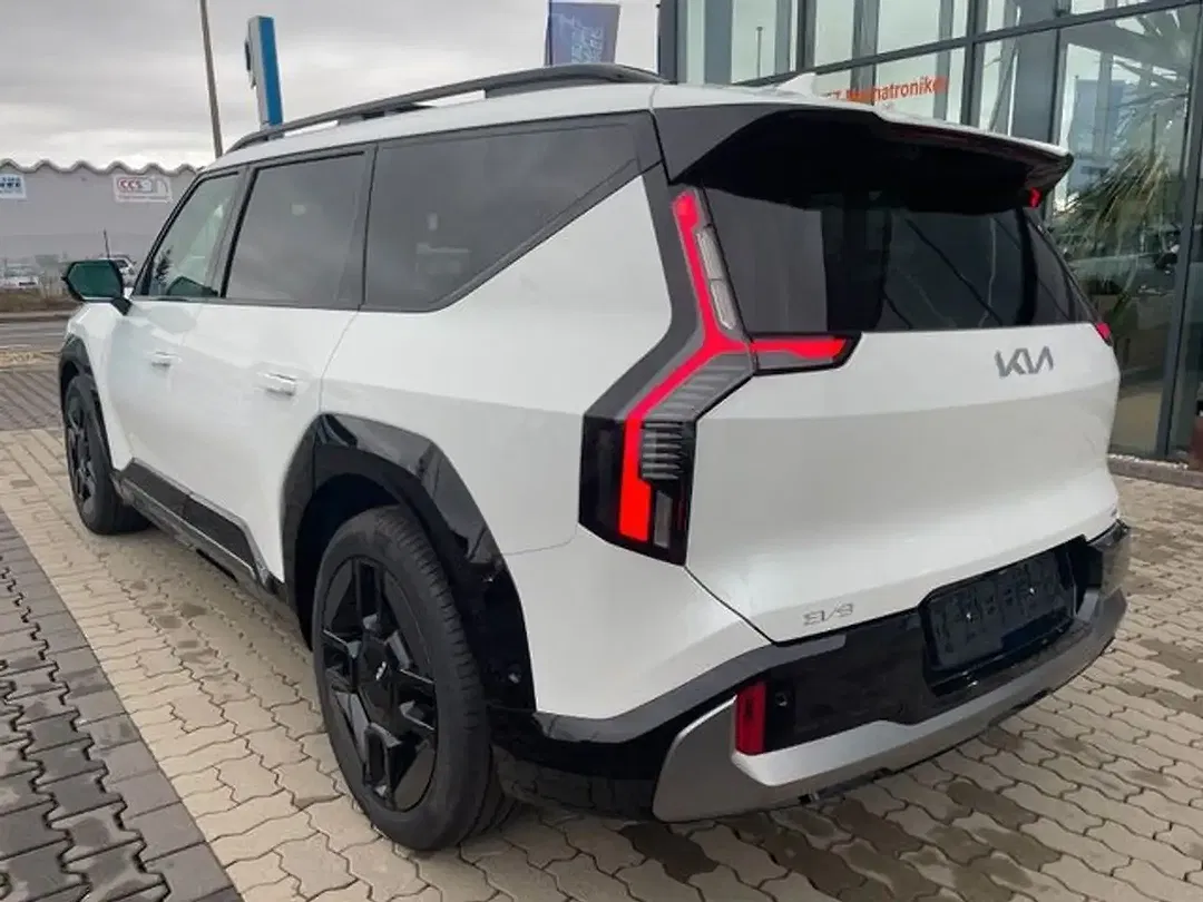 Kia EV9 - Thumbnail 7