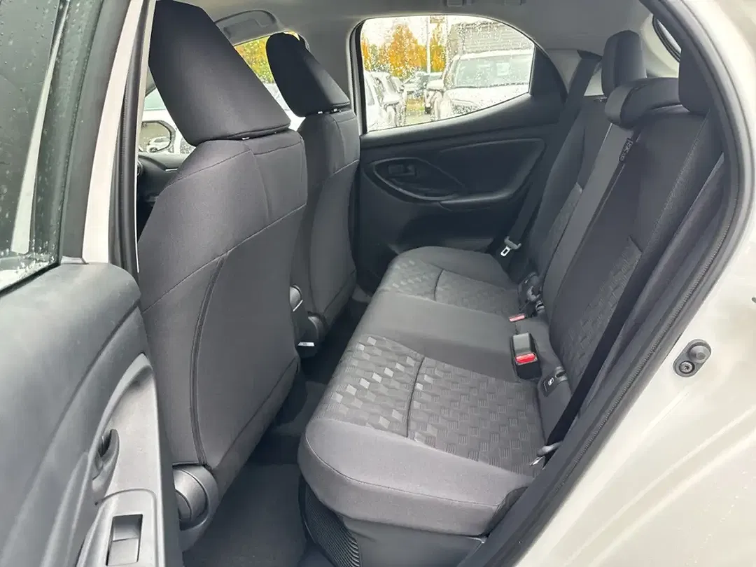 Toyota Yaris - Thumbnail 11