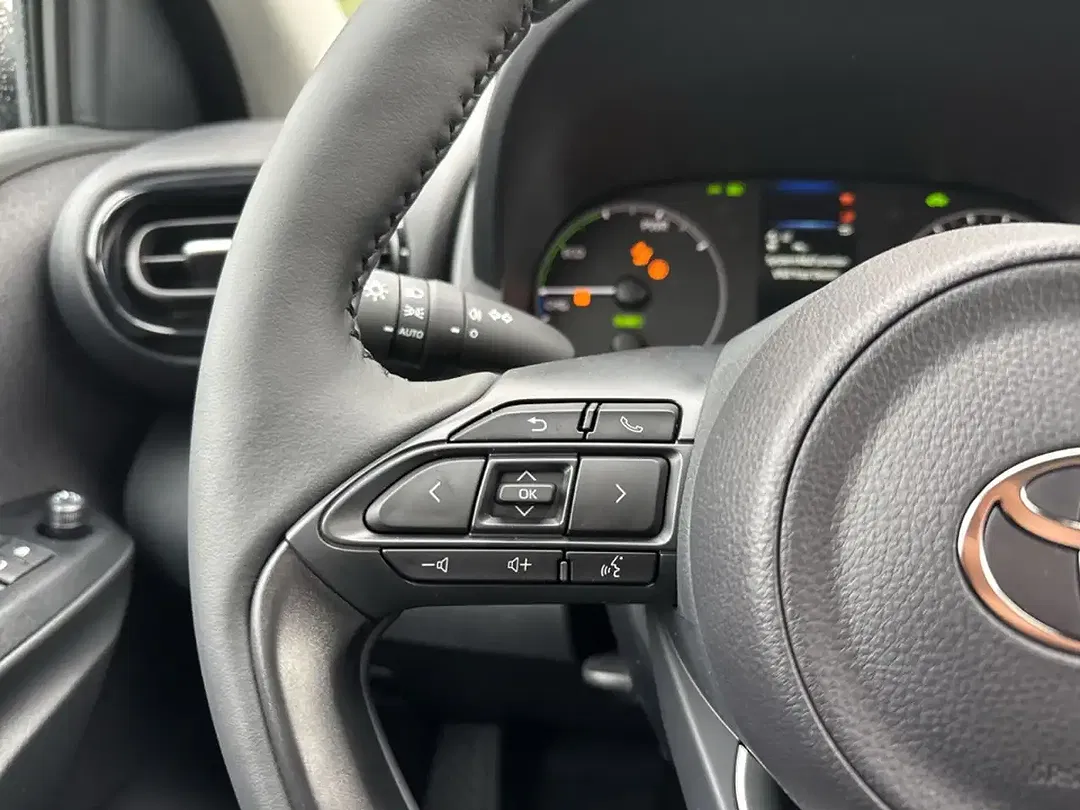 Toyota Yaris - Thumbnail 15