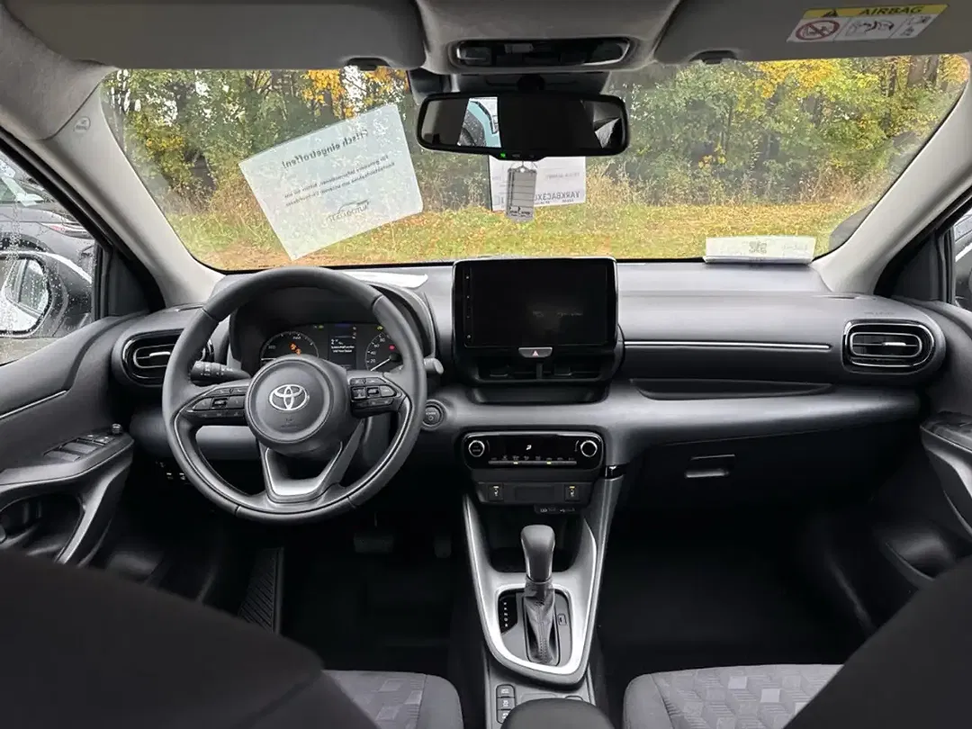 Toyota Yaris - Thumbnail 9