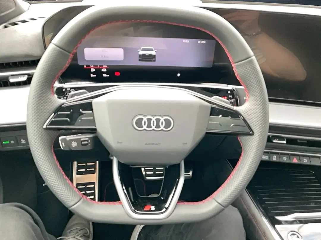 Audi Q3 - Thumbnail 11
