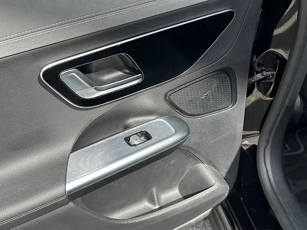 Mercedes-Benz EQE 300 - Thumbnail 13