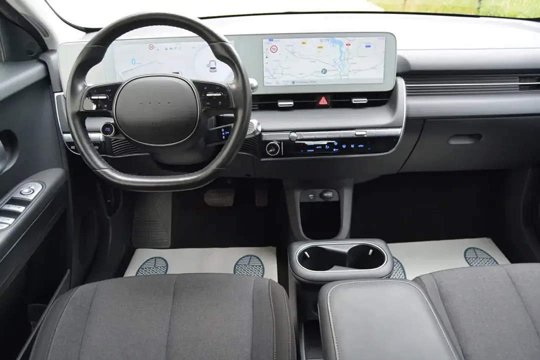 Hyundai IONIQ 5 - Thumbnail 3