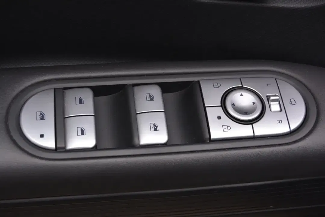 Hyundai IONIQ 5 - Thumbnail 9
