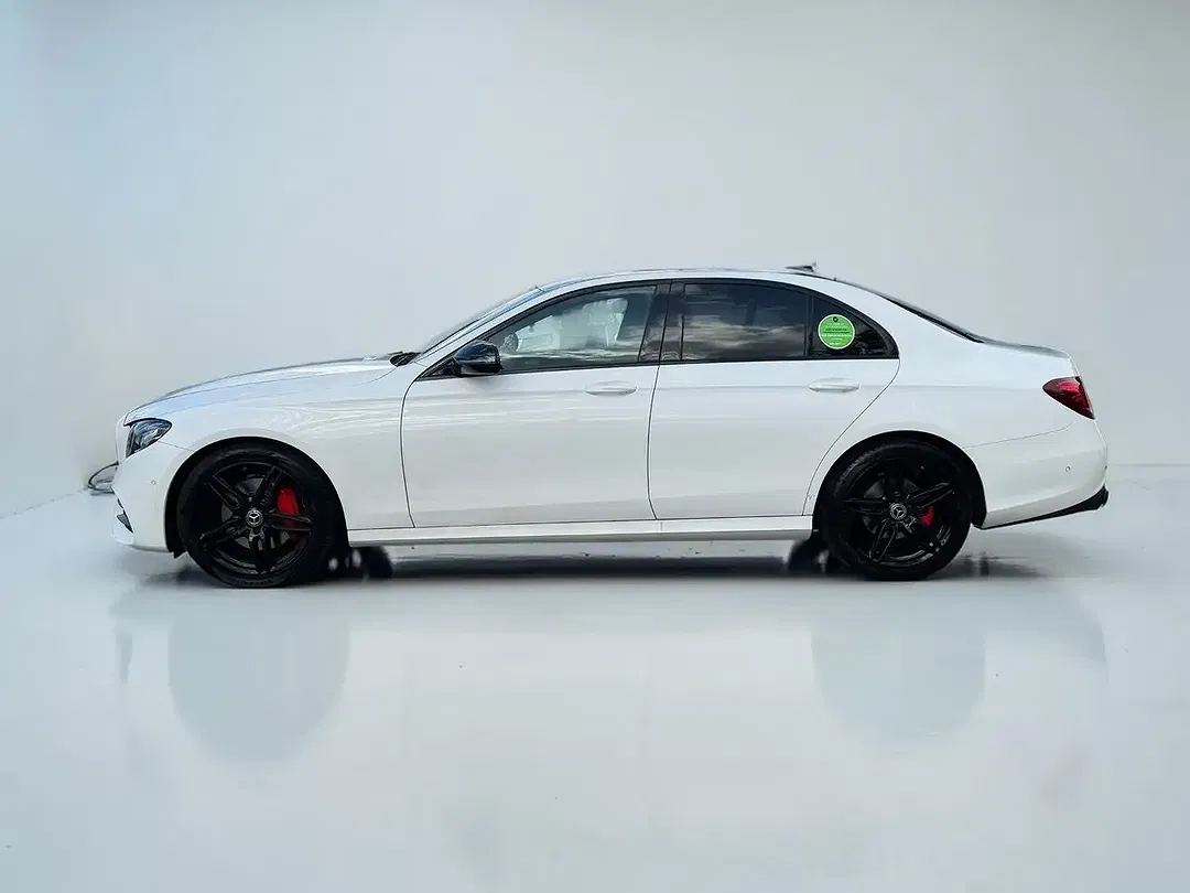 Mercedes-Benz E 200 - Thumbnail 11