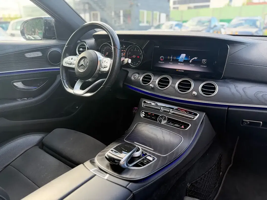 Mercedes-Benz E 200 - Thumbnail 13