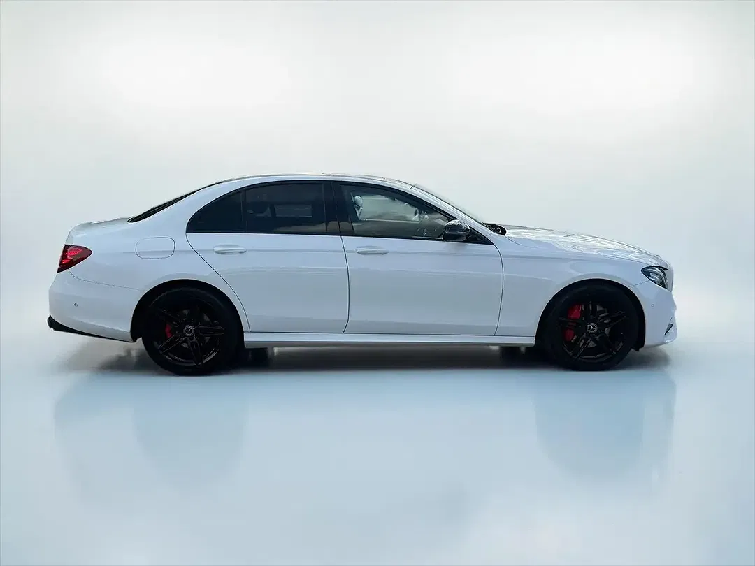 Mercedes-Benz E 200 - Thumbnail 6