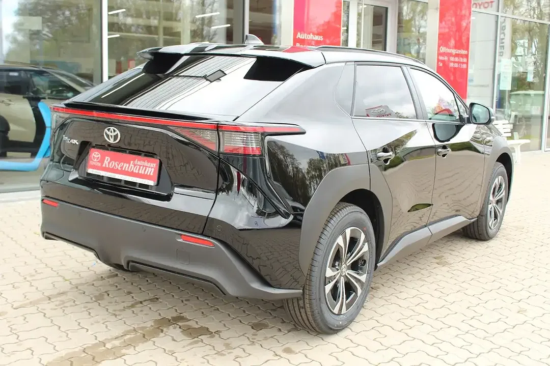 Toyota bZ4X - Thumbnail 9