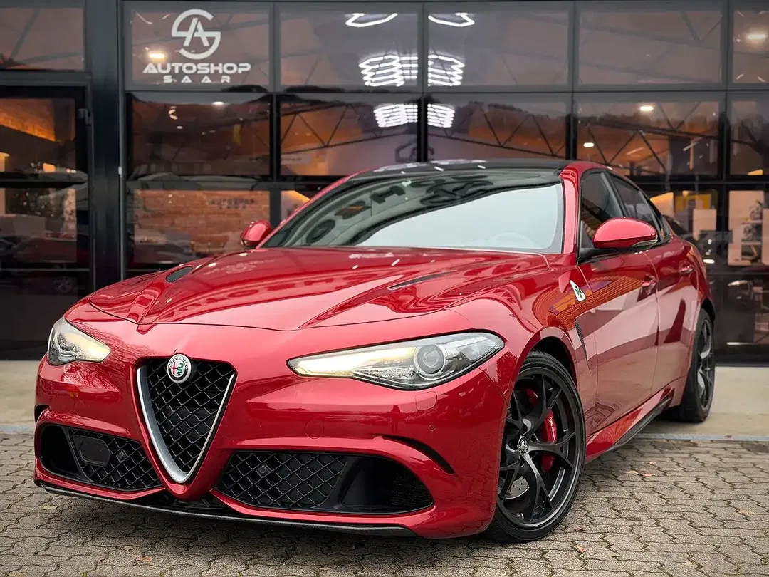 Alfa Romeo Giulia - Thumbnail 2