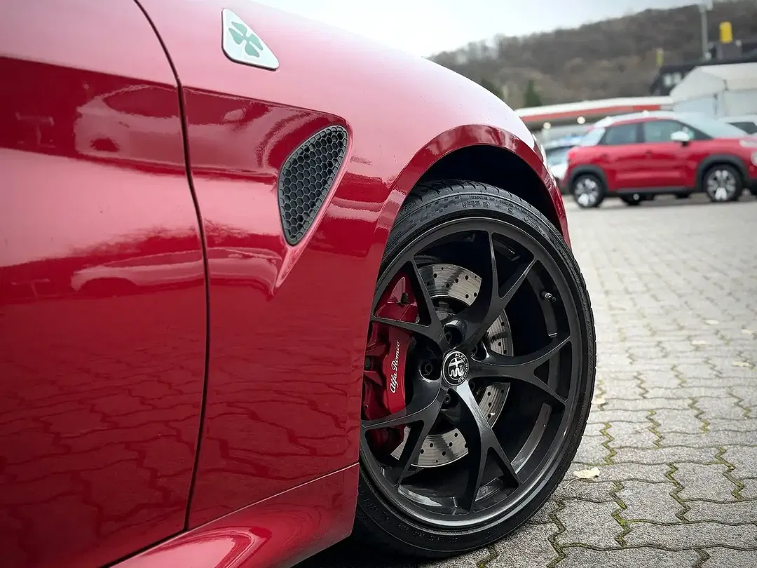 Alfa Romeo Giulia - Thumbnail 4
