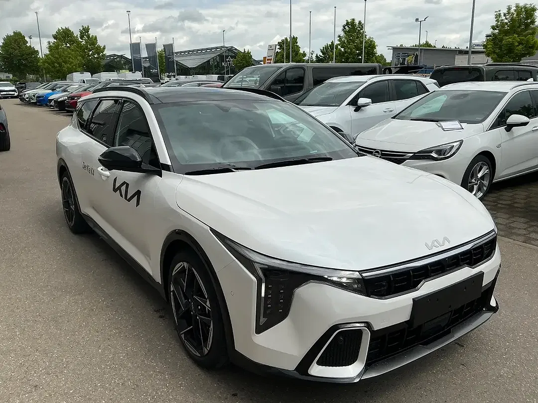 Kia K4 - Thumbnail 3