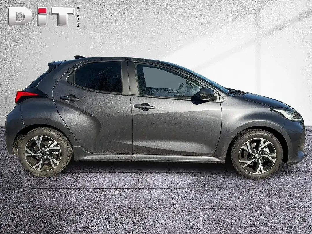 Toyota Yaris - Thumbnail 6