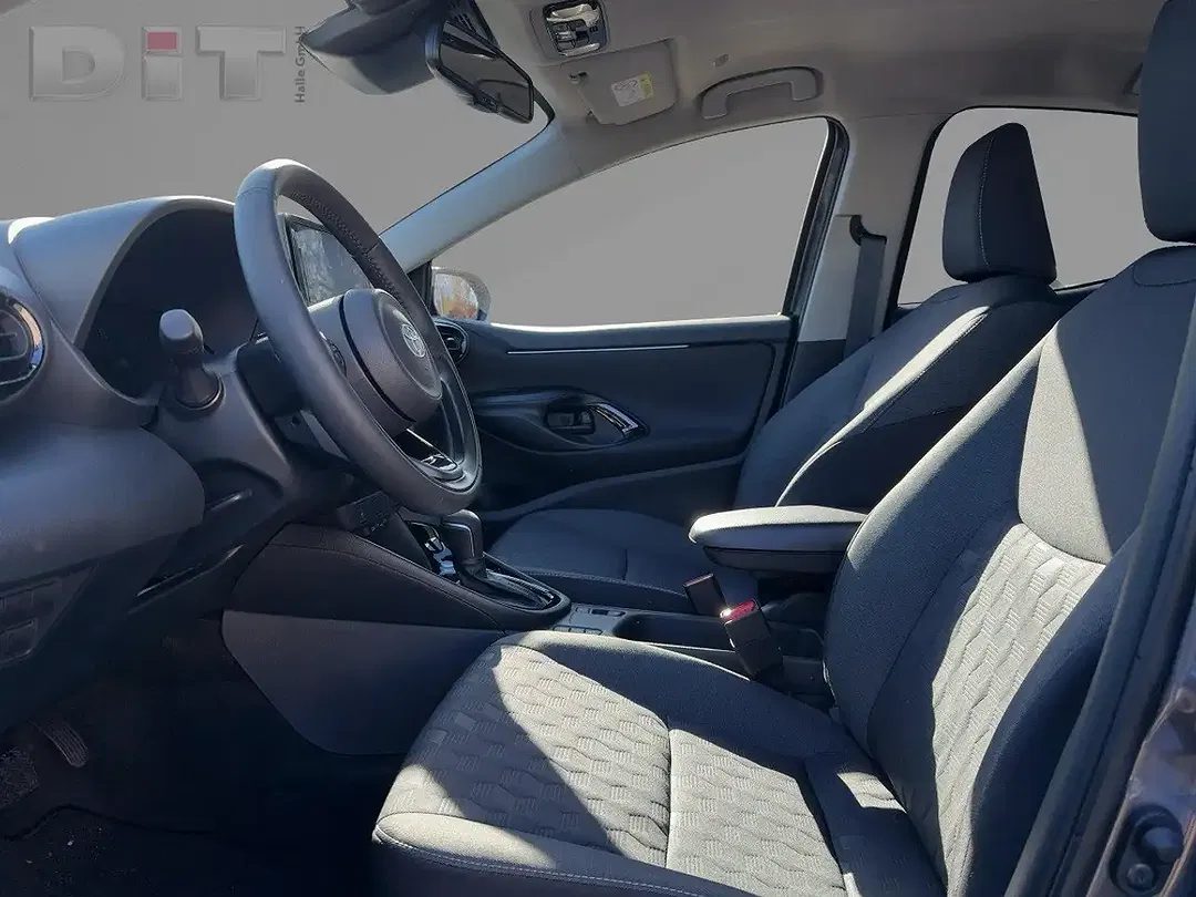 Toyota Yaris - Thumbnail 9