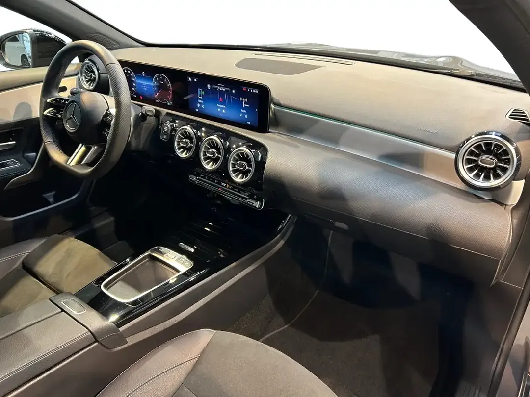 Mercedes-Benz A 200 - Thumbnail 3