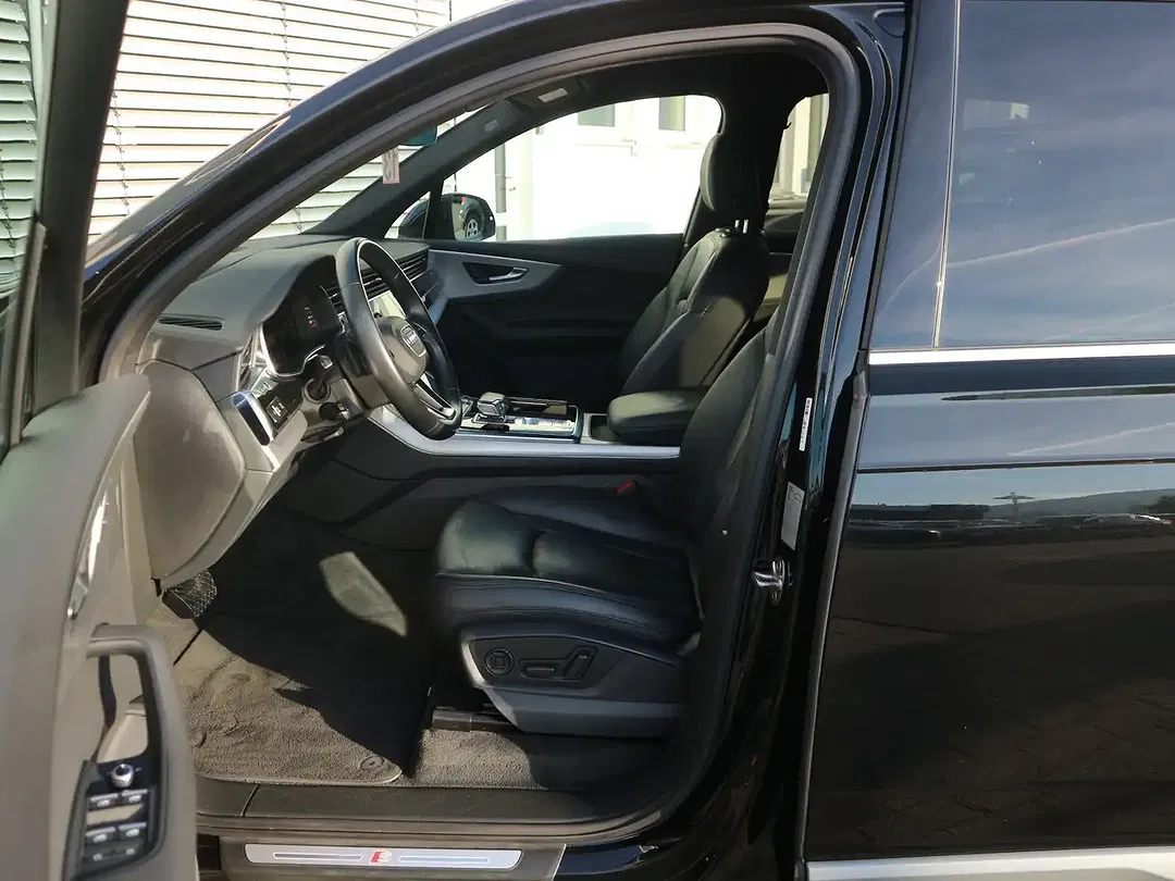 Audi Q7 - Thumbnail 10