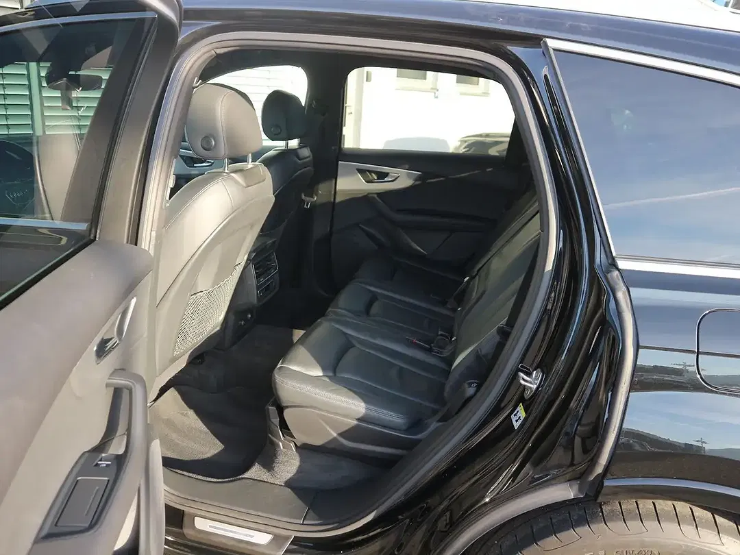 Audi Q7 - Thumbnail 13