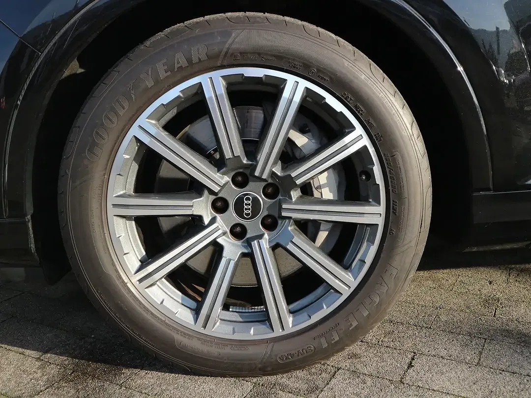 Audi Q7 - Thumbnail 6