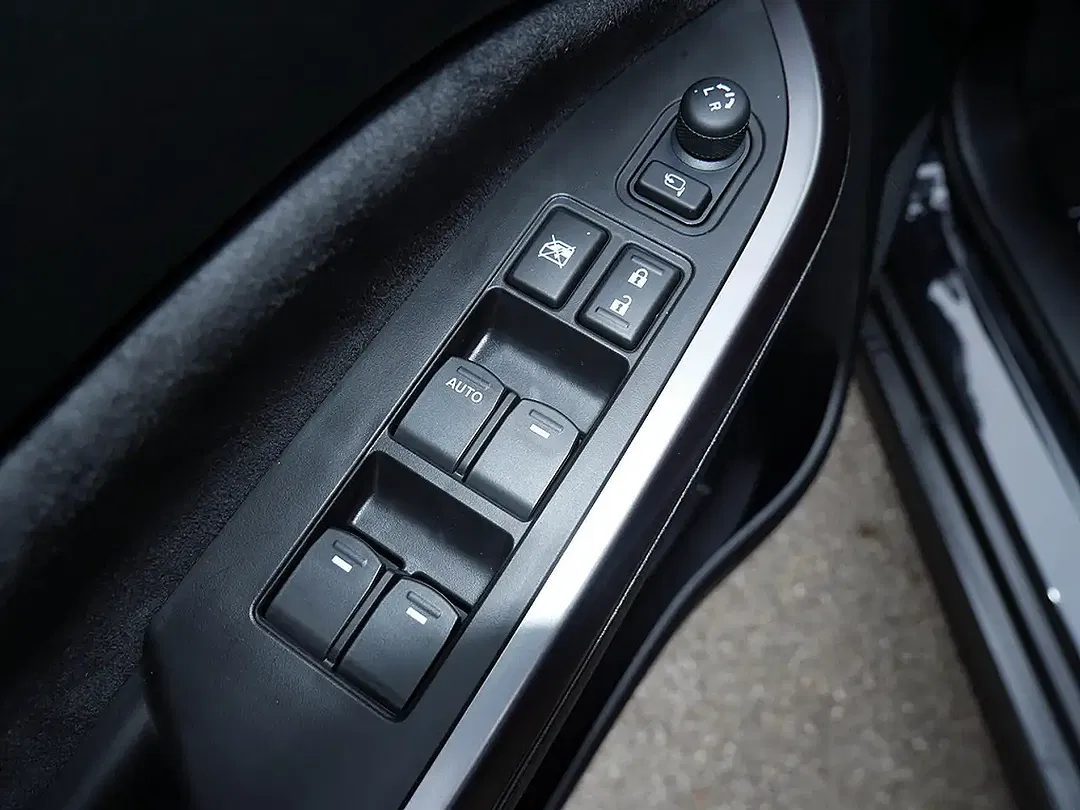 Suzuki Vitara - Thumbnail 10