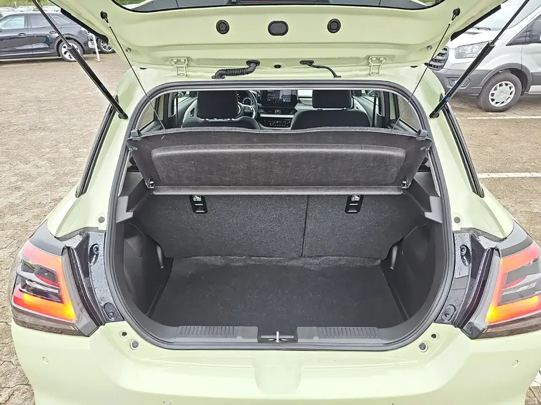 Suzuki Swift - Thumbnail 8