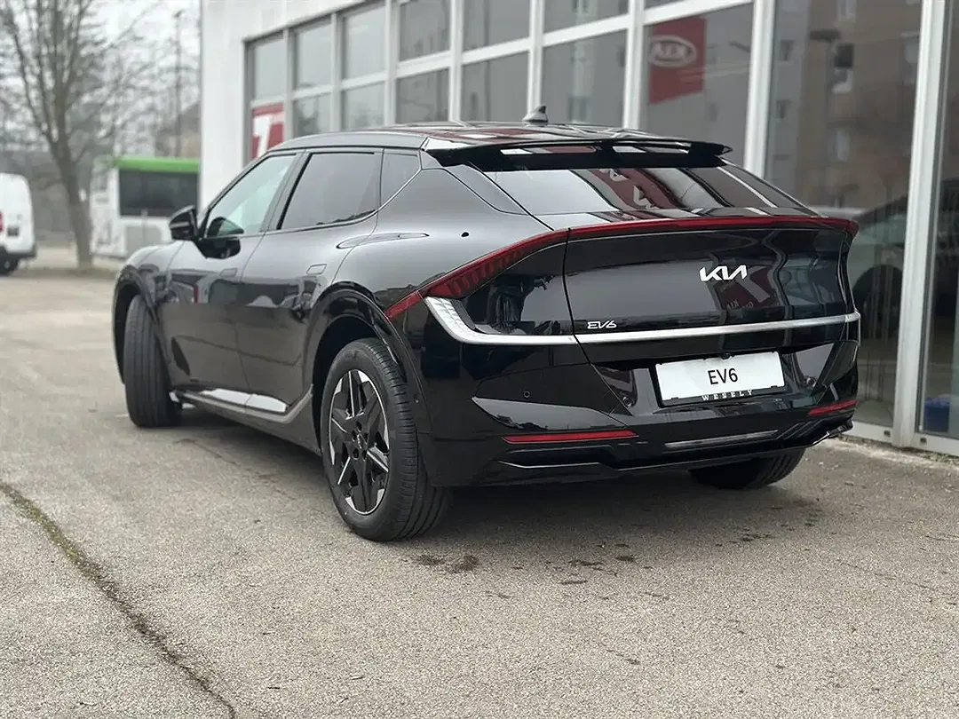 Kia EV6 - Thumbnail 2