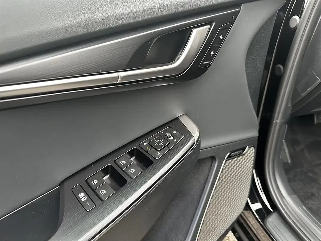 Kia EV6 - Thumbnail 8