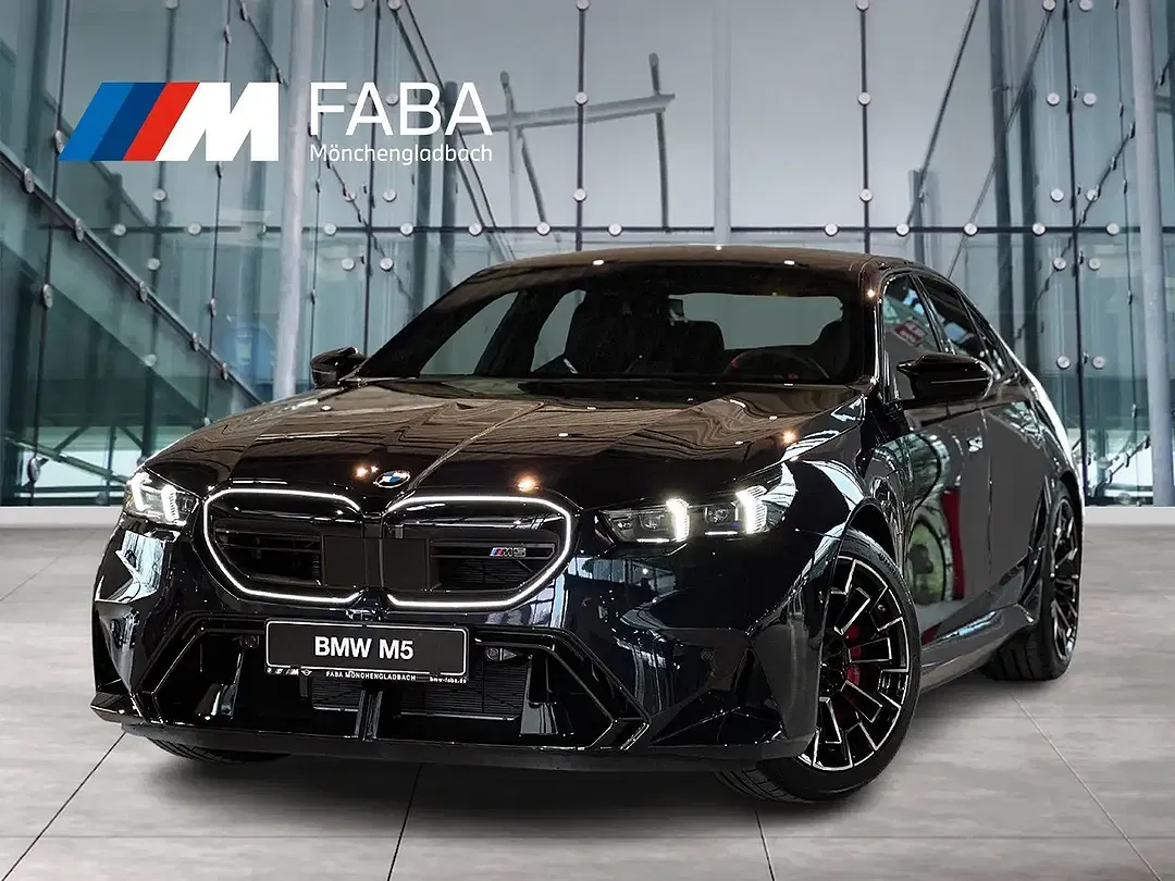 BMW M5 - Thumbnail 1