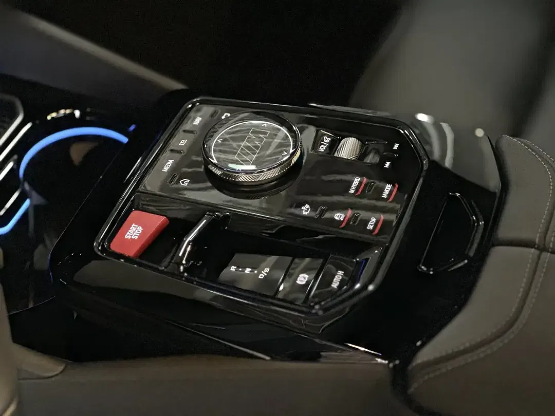 BMW M5 - Thumbnail 12