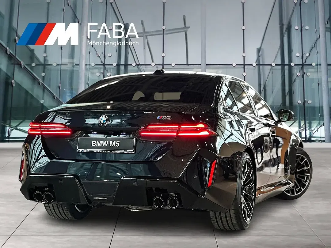 BMW M5 - Thumbnail 2