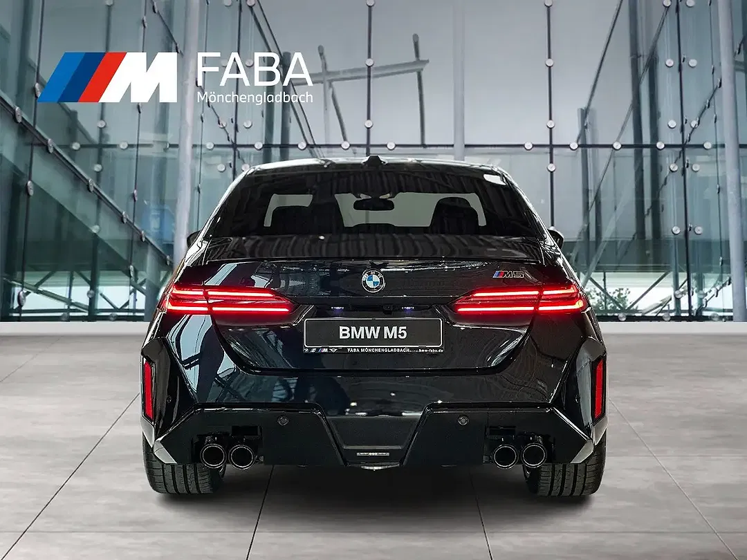 BMW M5 - Thumbnail 3