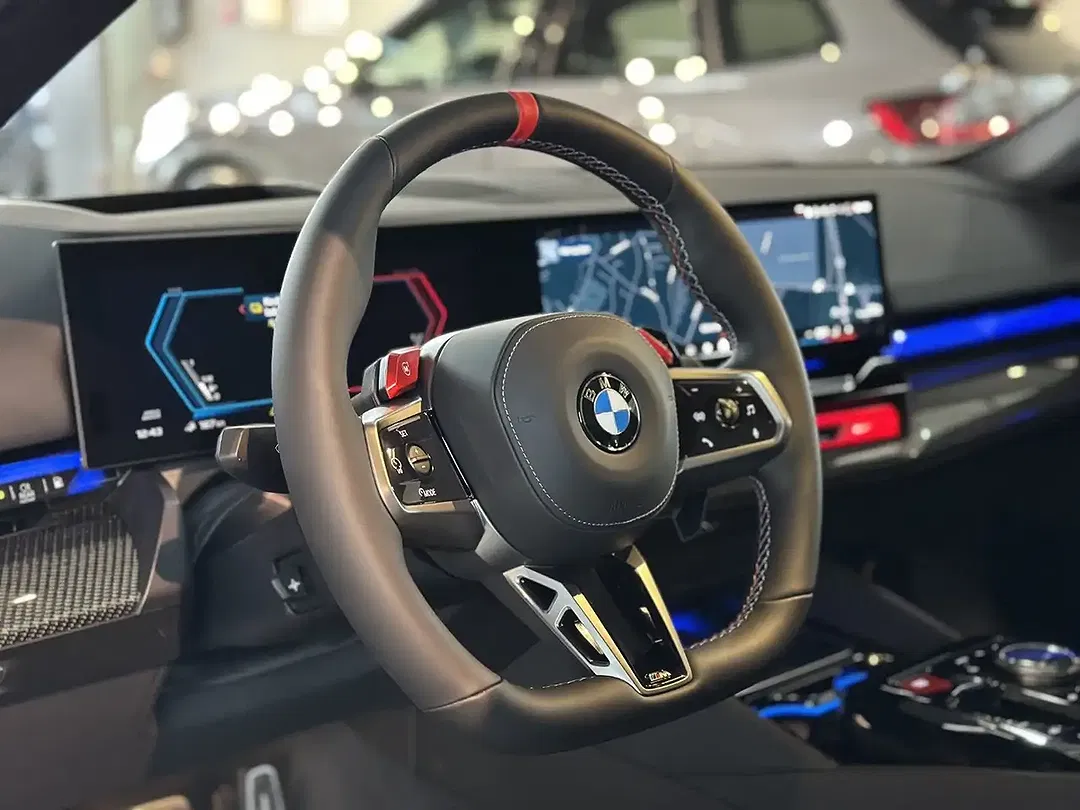 BMW M5 - Thumbnail 9