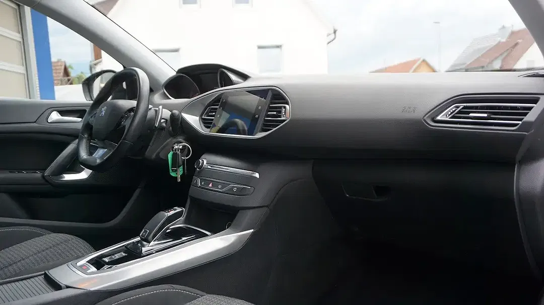 Peugeot 308 - Thumbnail 11