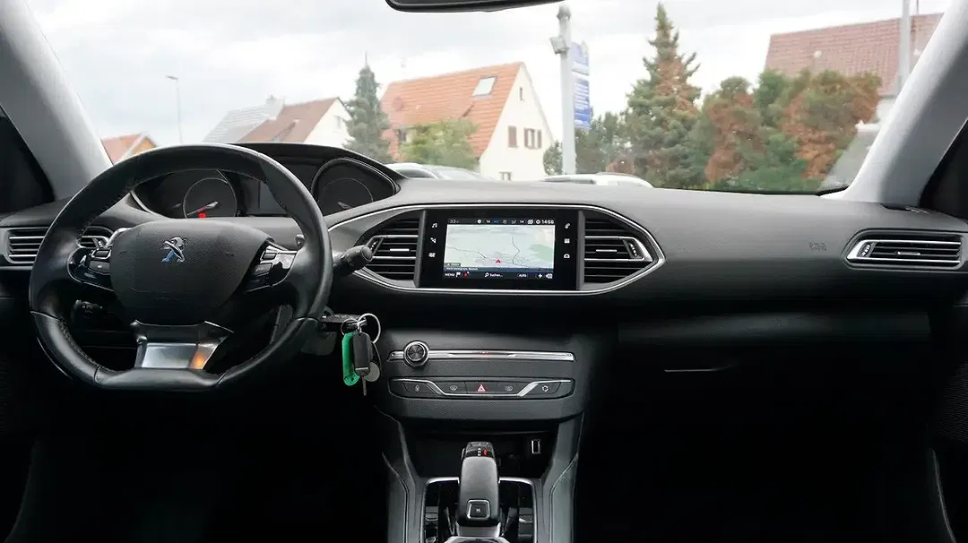 Peugeot 308 - Thumbnail 8