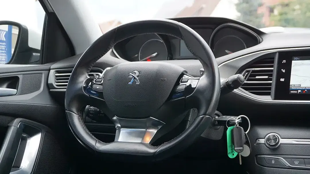Peugeot 308 - Thumbnail 9