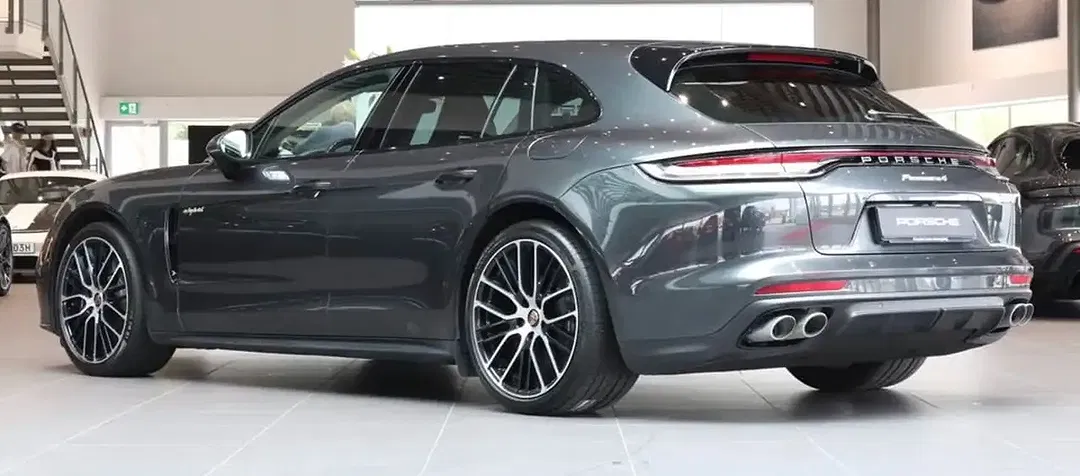 Porsche Panamera - Thumbnail 3