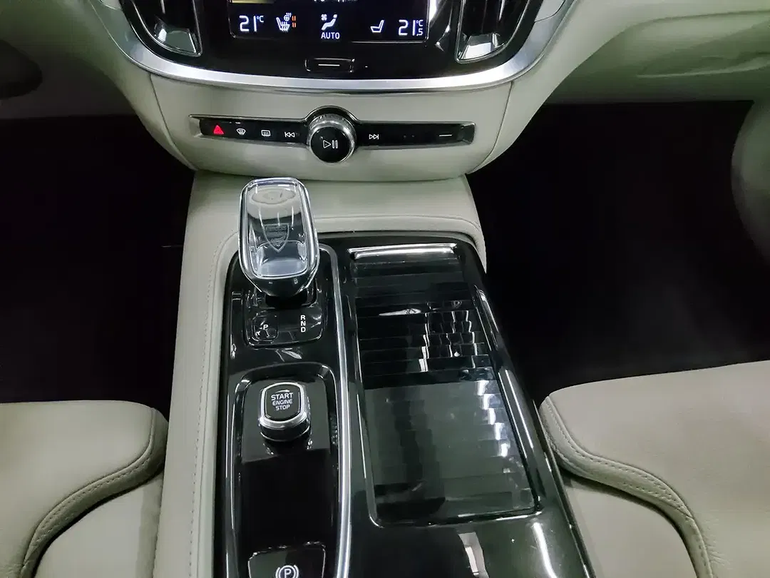Volvo V60 - Thumbnail 5