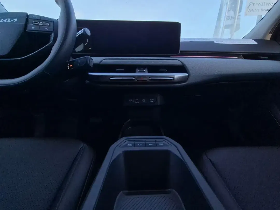 Kia EV4 - Thumbnail 12