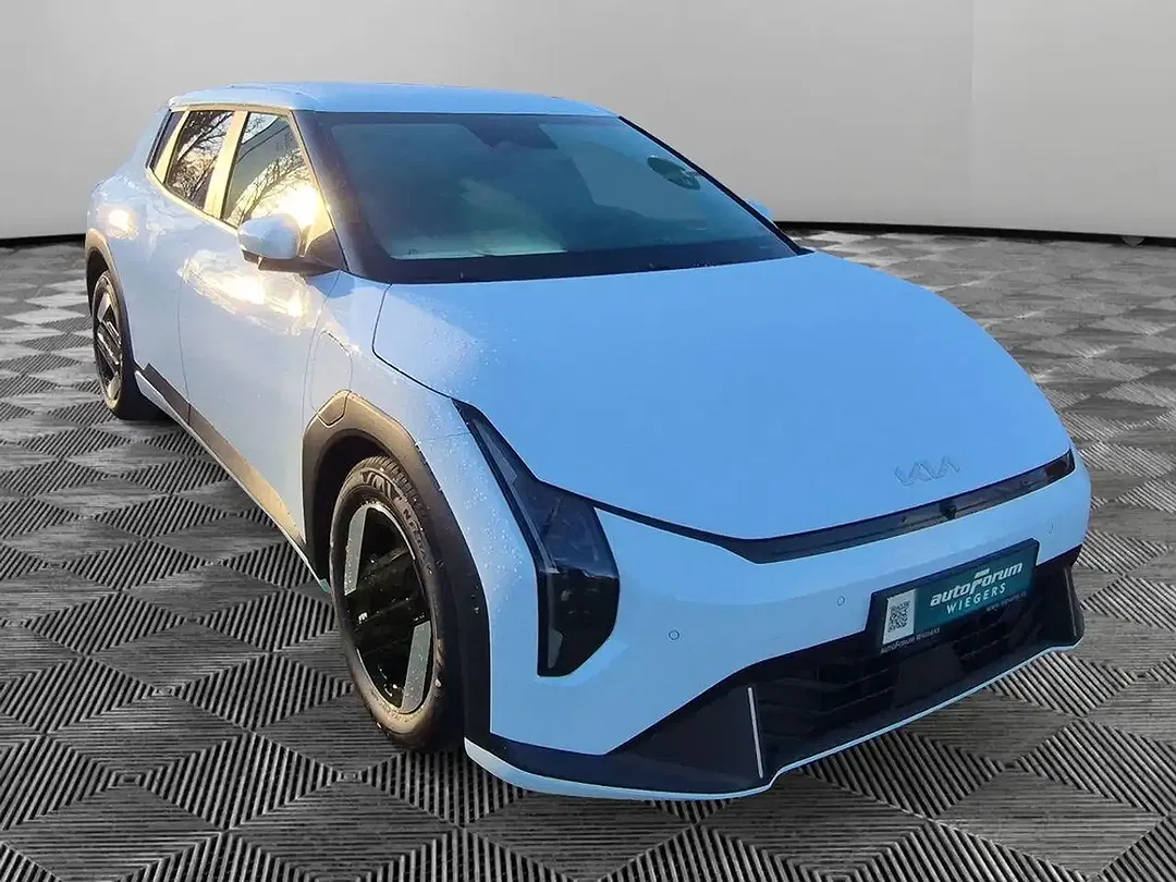 Kia EV4 - Thumbnail 2